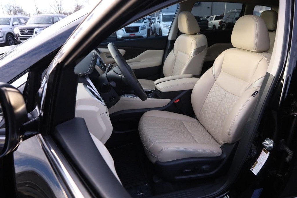 Nissan Murano Vehicle Image 10