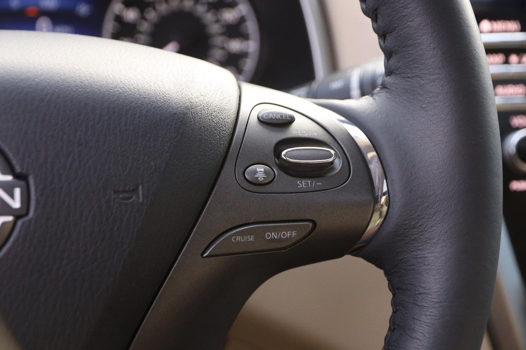 Nissan Murano Vehicle Image 14