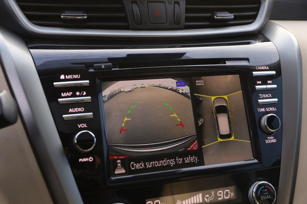 Nissan Murano Vehicle Image 18