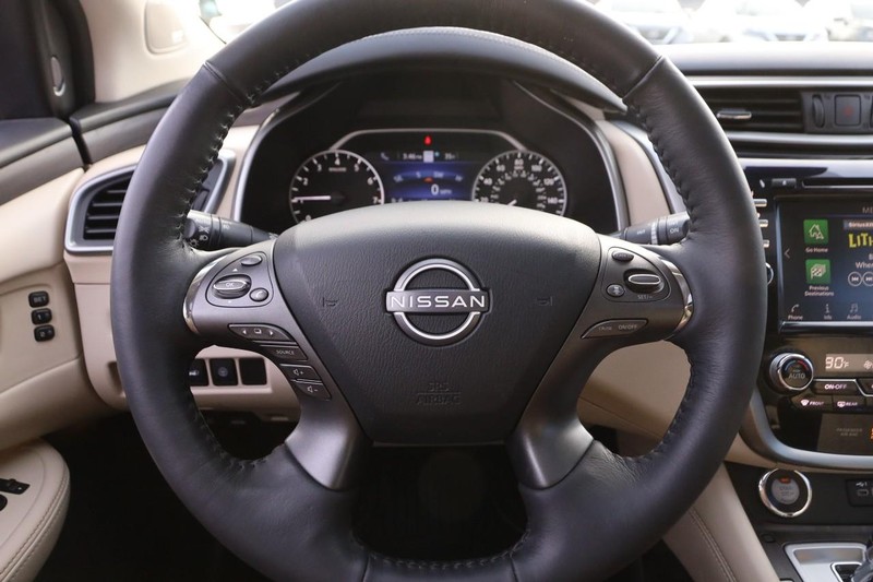 Nissan Murano Vehicle Image 12