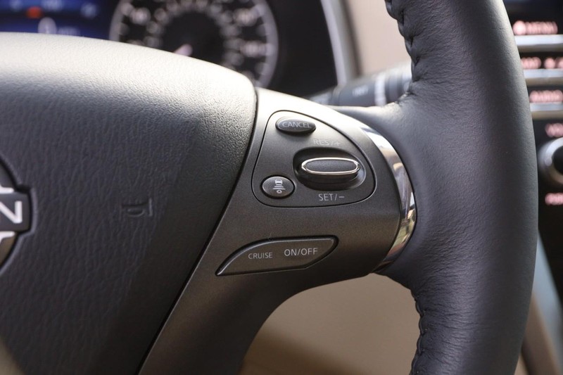 Nissan Murano Vehicle Image 14