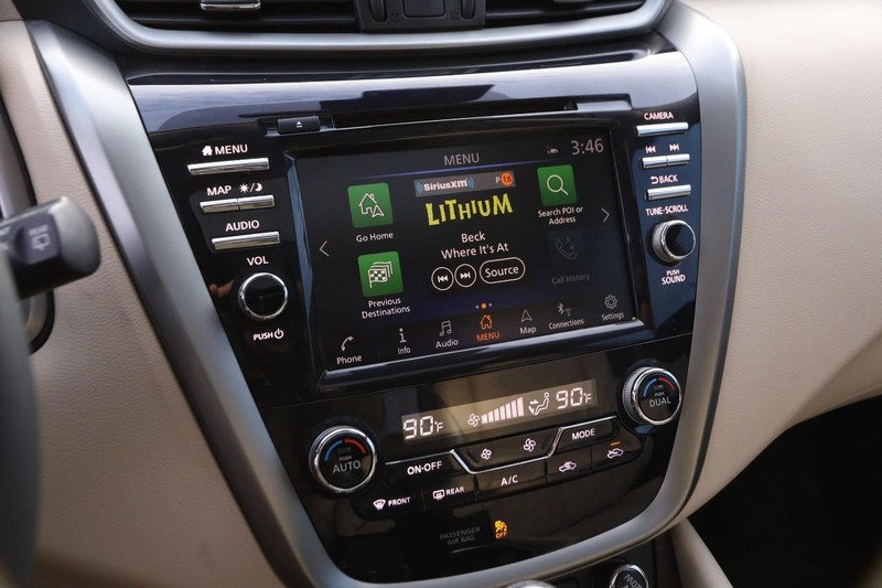 Nissan Murano Vehicle Image 17