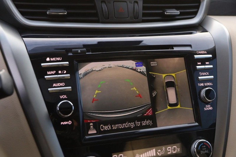 Nissan Murano Vehicle Image 18