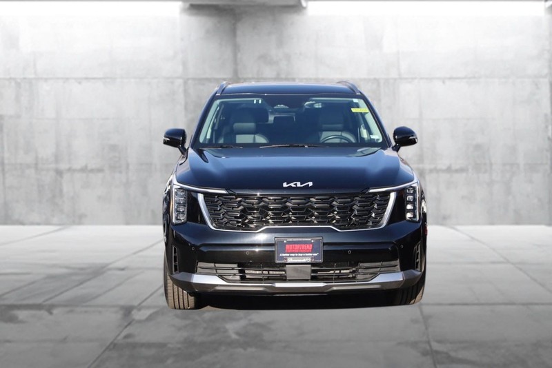 Kia Sorento Vehicle Full-screen Gallery Image 4