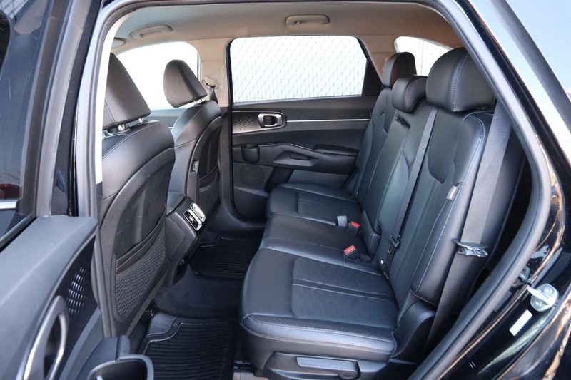 Kia Sorento Vehicle Full-screen Gallery Image 9