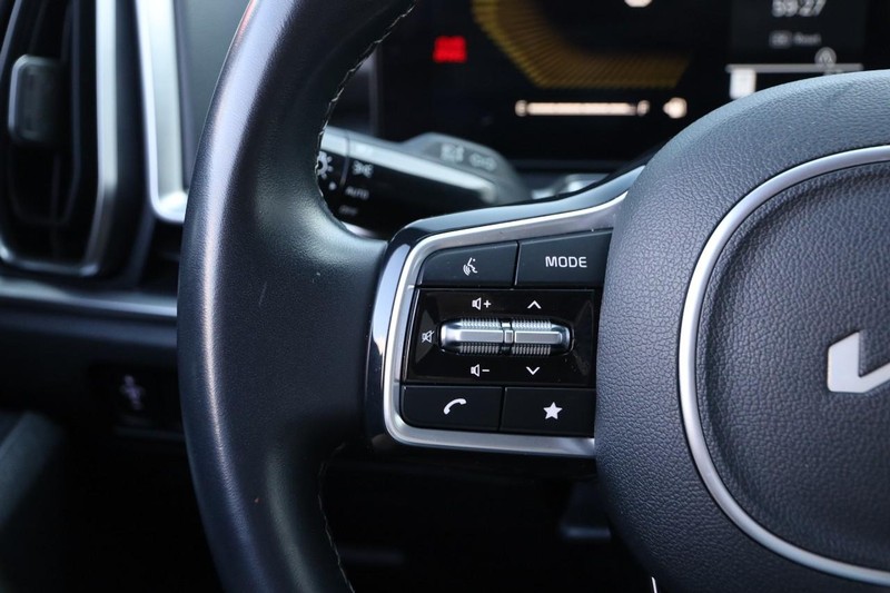 Kia Sorento Vehicle Full-screen Gallery Image 11