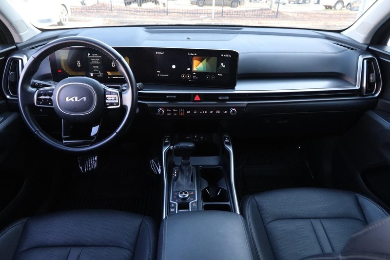 Kia Sorento Vehicle Full-screen Gallery Image 21