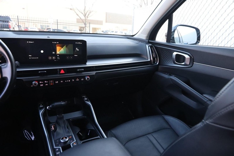 Kia Sorento Vehicle Full-screen Gallery Image 25