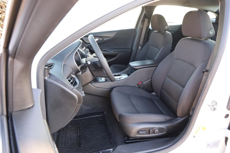 Chevrolet Malibu Vehicle Image 08