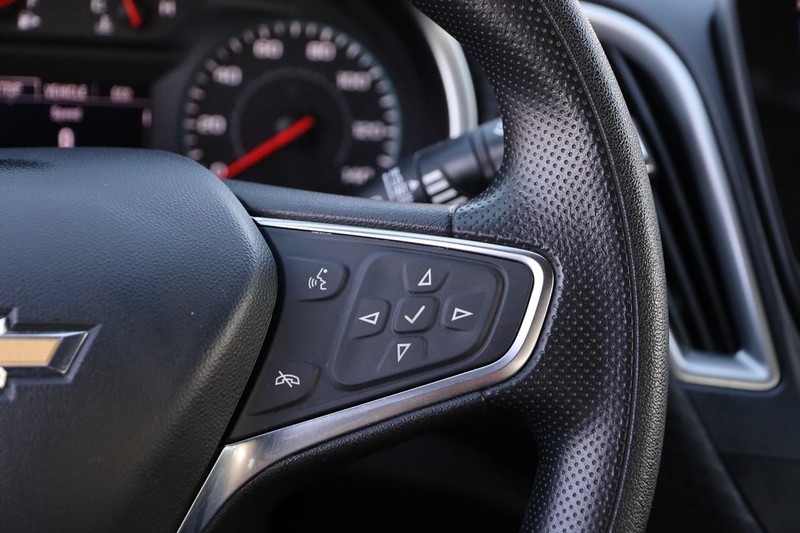 Chevrolet Malibu Vehicle Image 12