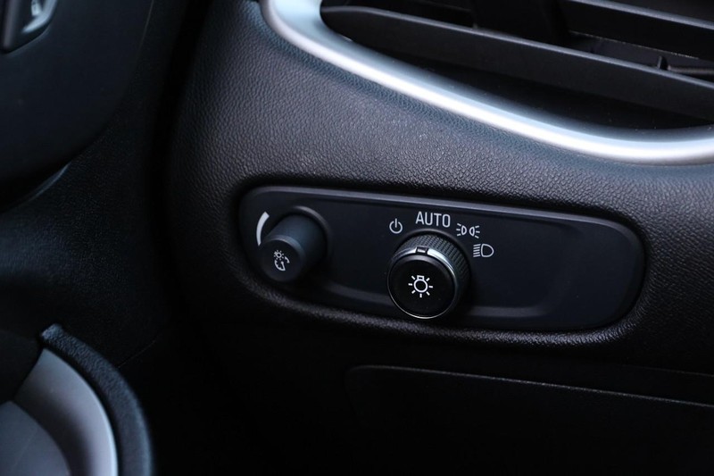 Chevrolet Malibu Vehicle Image 18