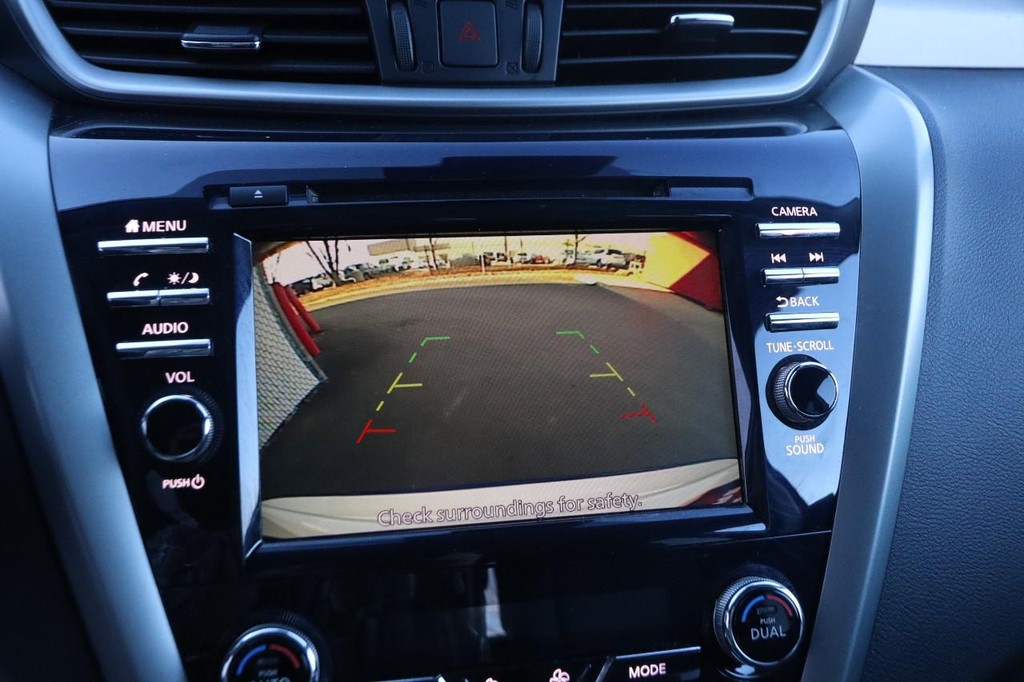 Nissan Murano Vehicle Image 16