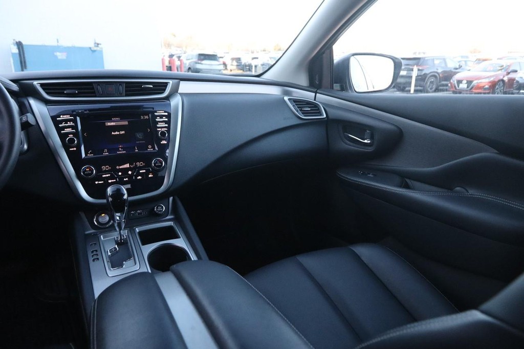 Nissan Murano Vehicle Image 24