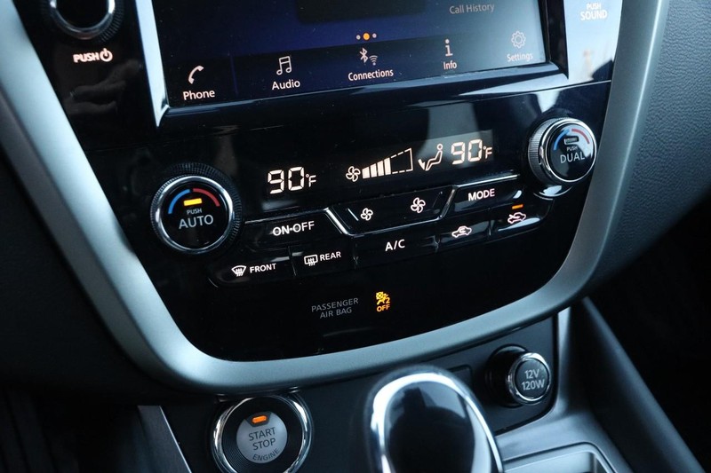 Nissan Murano Vehicle Image 17