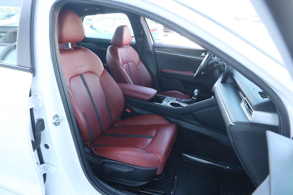 Kia K5 Vehicle Image 39