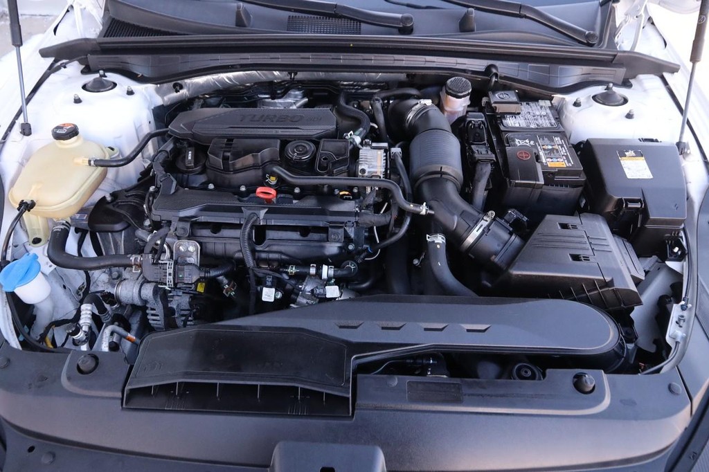 Kia K5 Vehicle Image 40