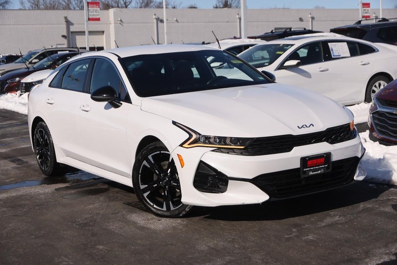 Kia K5 Vehicle Full-screen Gallery Image 2