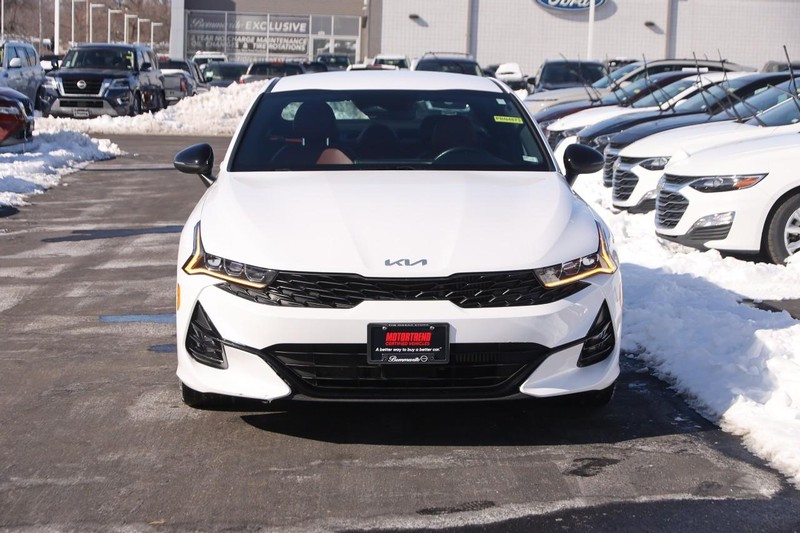 Kia K5 Vehicle Full-screen Gallery Image 4