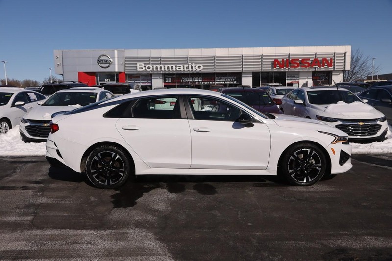 Kia K5 Vehicle Full-screen Gallery Image 5