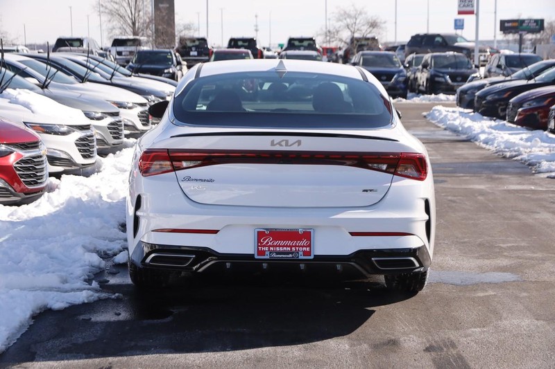 Kia K5 Vehicle Full-screen Gallery Image 6