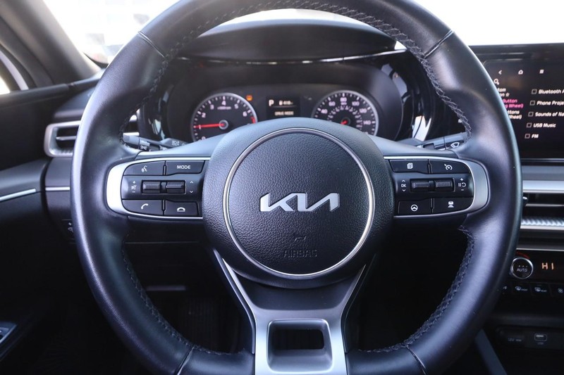 Kia K5 Vehicle Full-screen Gallery Image 10