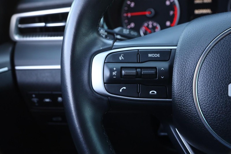 Kia K5 Vehicle Full-screen Gallery Image 11