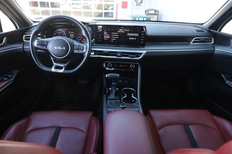 Kia K5 Vehicle Full-screen Gallery Image 20