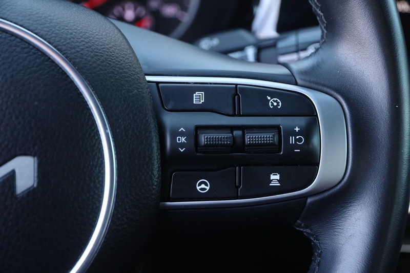 Kia K5 Vehicle Full-screen Gallery Image 32