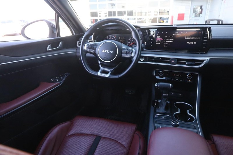 Kia K5 Vehicle Full-screen Gallery Image 41