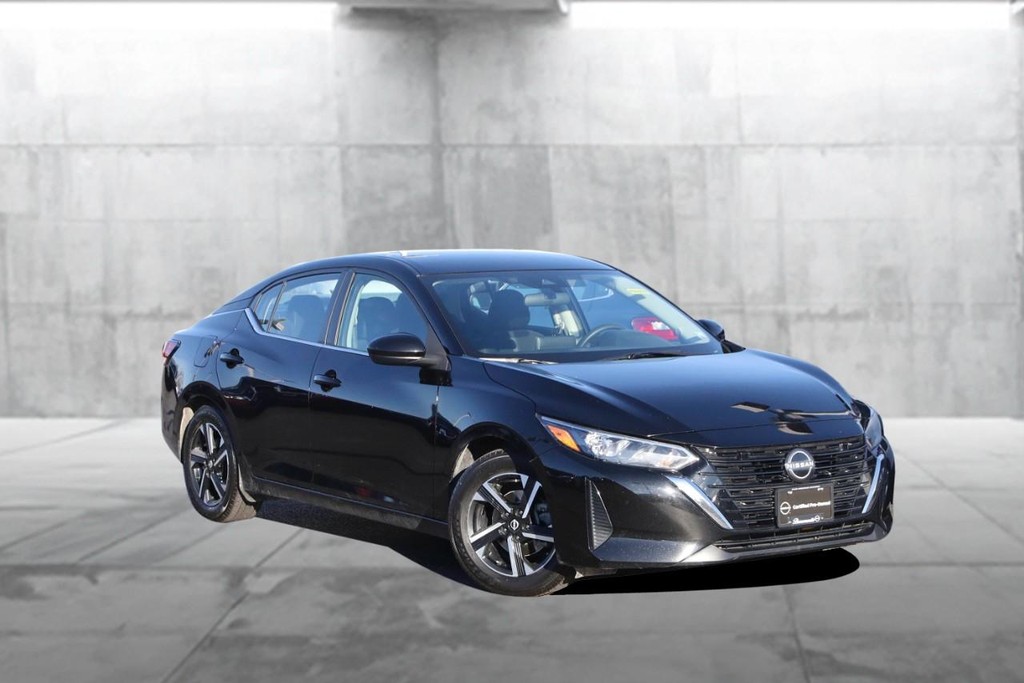 Nissan Sentra Vehicle Image 02