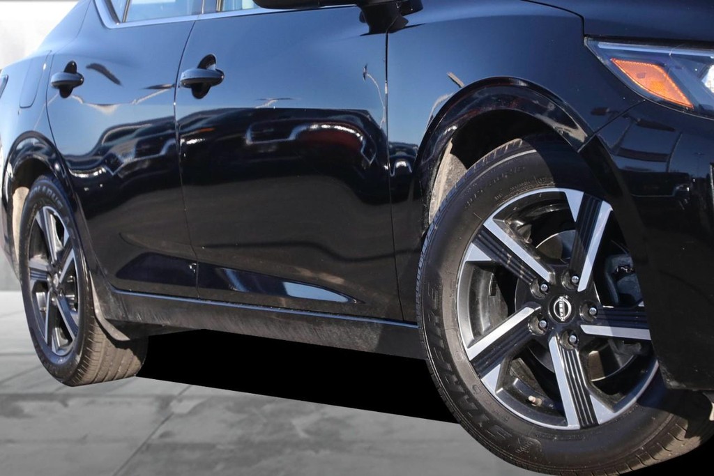 Nissan Sentra Vehicle Image 03