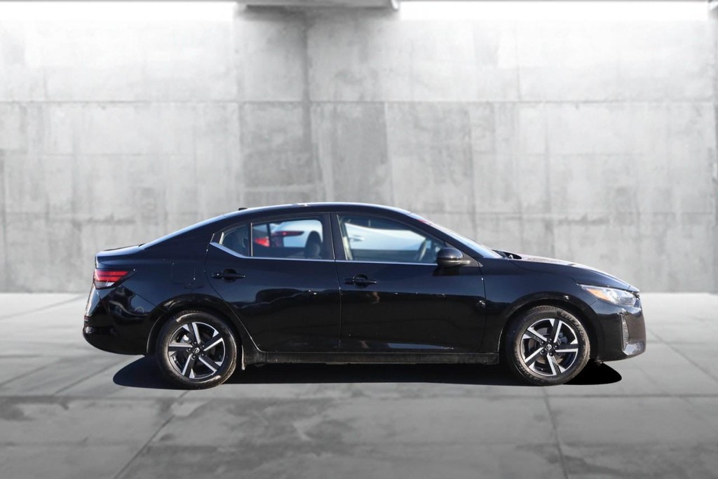 Nissan Sentra Vehicle Image 05