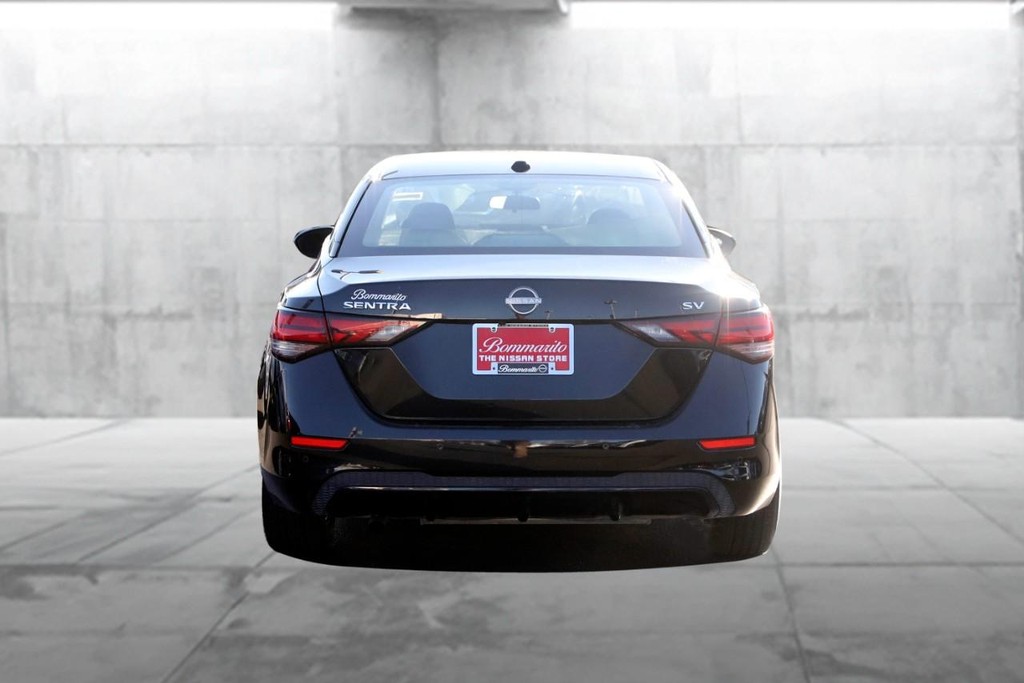 Nissan Sentra Vehicle Image 06