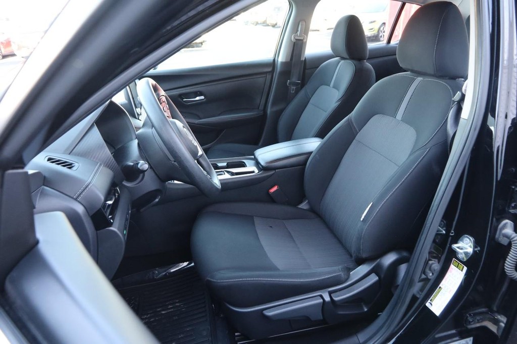 Nissan Sentra Vehicle Image 08