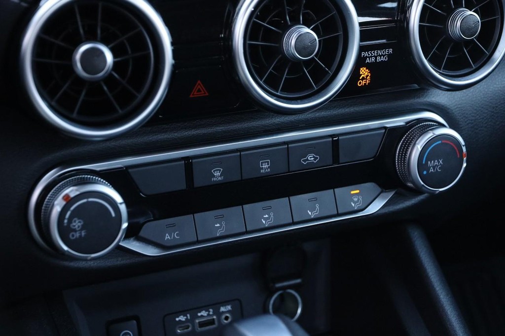 Nissan Sentra Vehicle Image 16