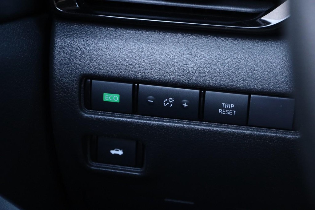 Nissan Sentra Vehicle Image 19