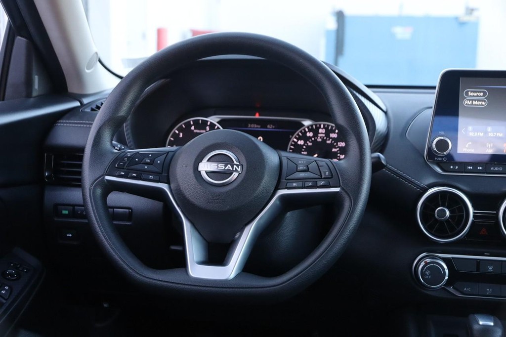 Nissan Sentra Vehicle Image 22