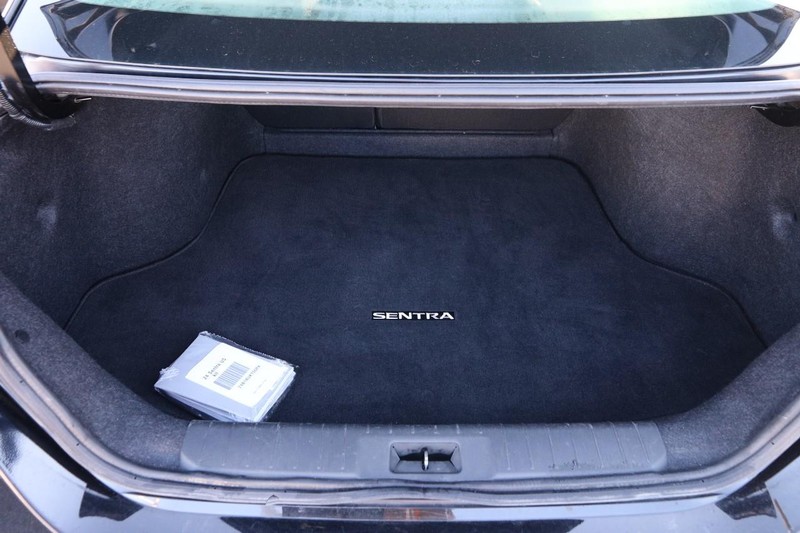 Nissan Sentra Vehicle Image 07