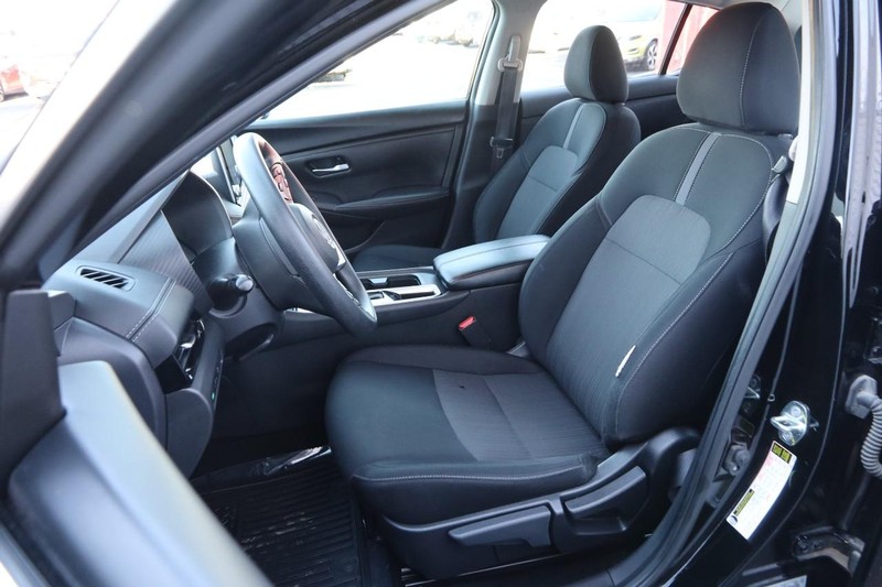 Nissan Sentra Vehicle Image 08