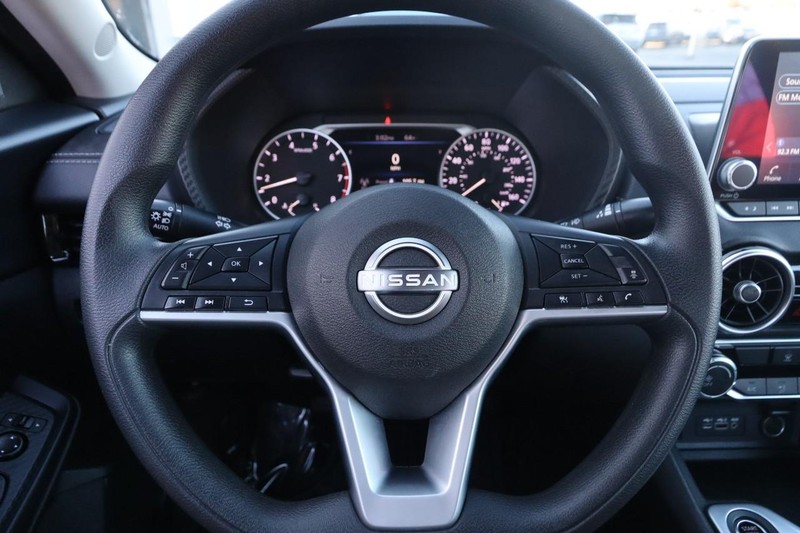 Nissan Sentra Vehicle Image 10