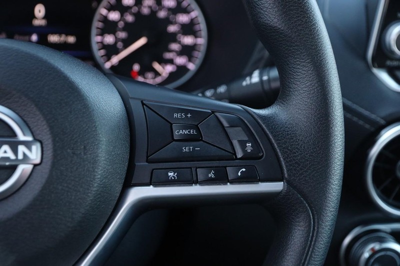 Nissan Sentra Vehicle Image 12