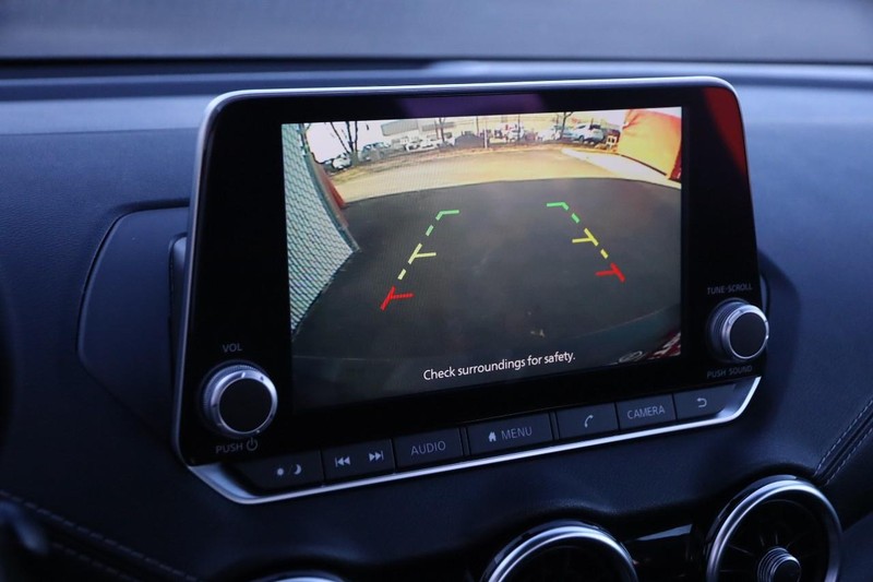 Nissan Sentra Vehicle Image 15