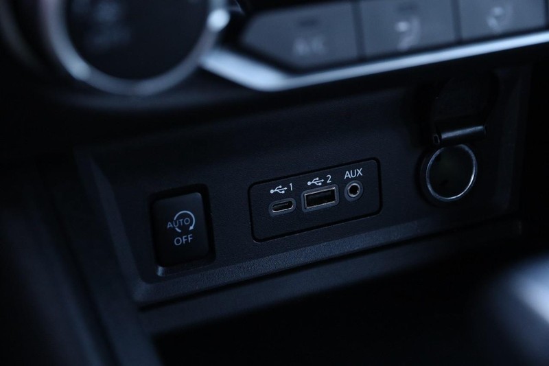 Nissan Sentra Vehicle Image 17