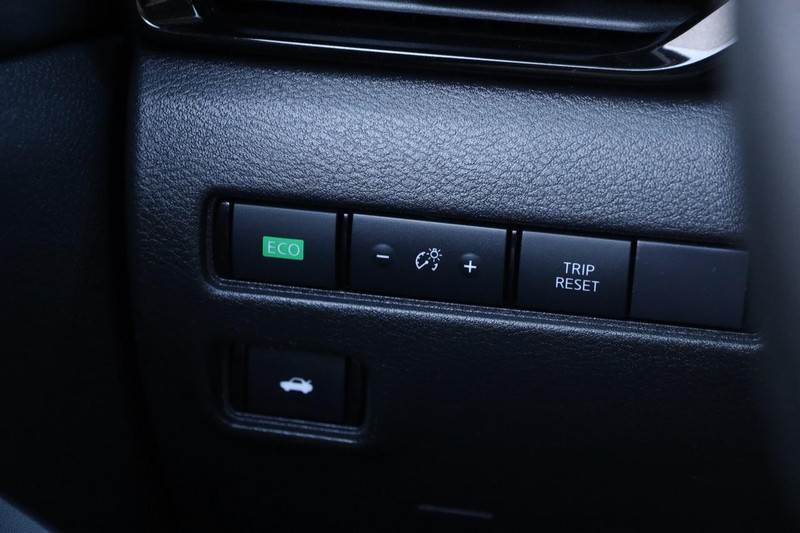 Nissan Sentra Vehicle Image 19