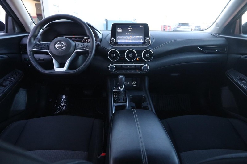 Nissan Sentra Vehicle Image 20