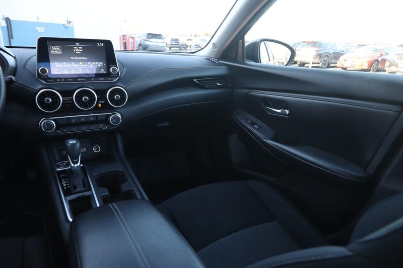 Nissan Sentra Vehicle Image 24