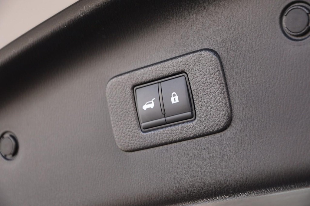 Nissan Armada Vehicle Image 08