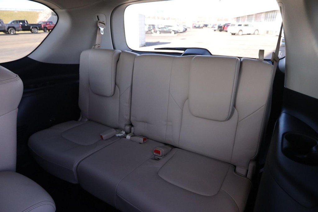 Nissan Armada Vehicle Image 12