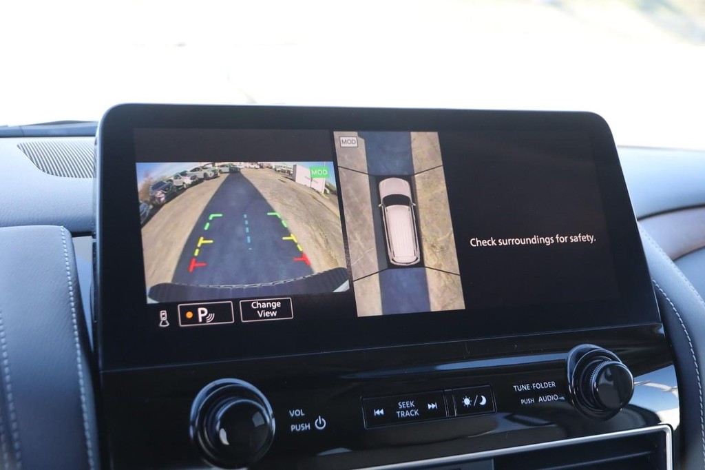 Nissan Armada Vehicle Image 19