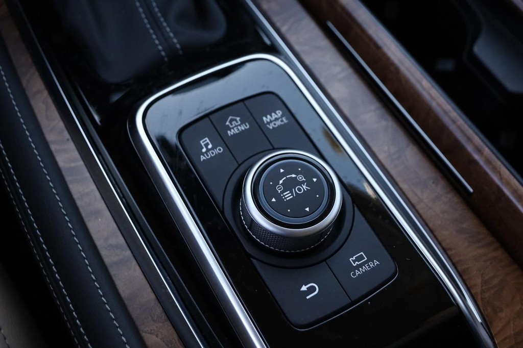 Nissan Armada Vehicle Image 22